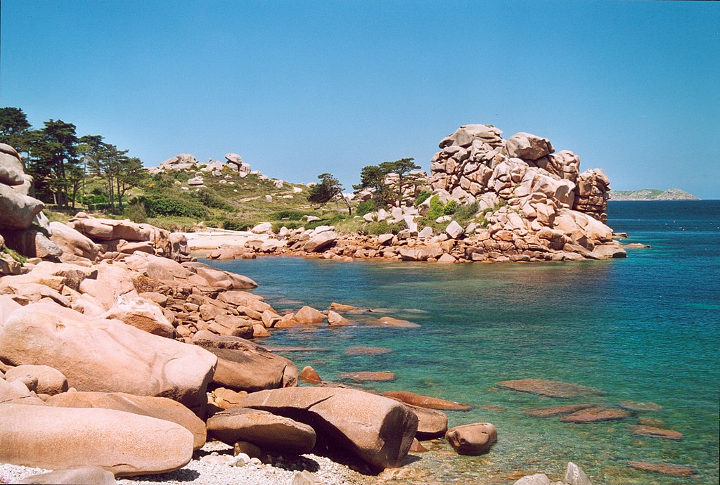 Die rosa Granitküste
